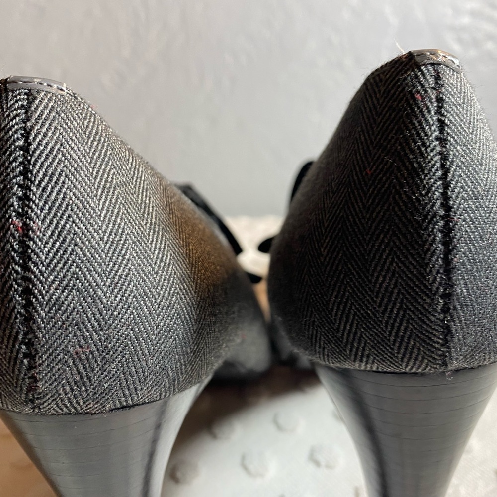 Ann Marino grey Herringbone Pumps with Black Satin Bow Accent - Picture 14 of 16